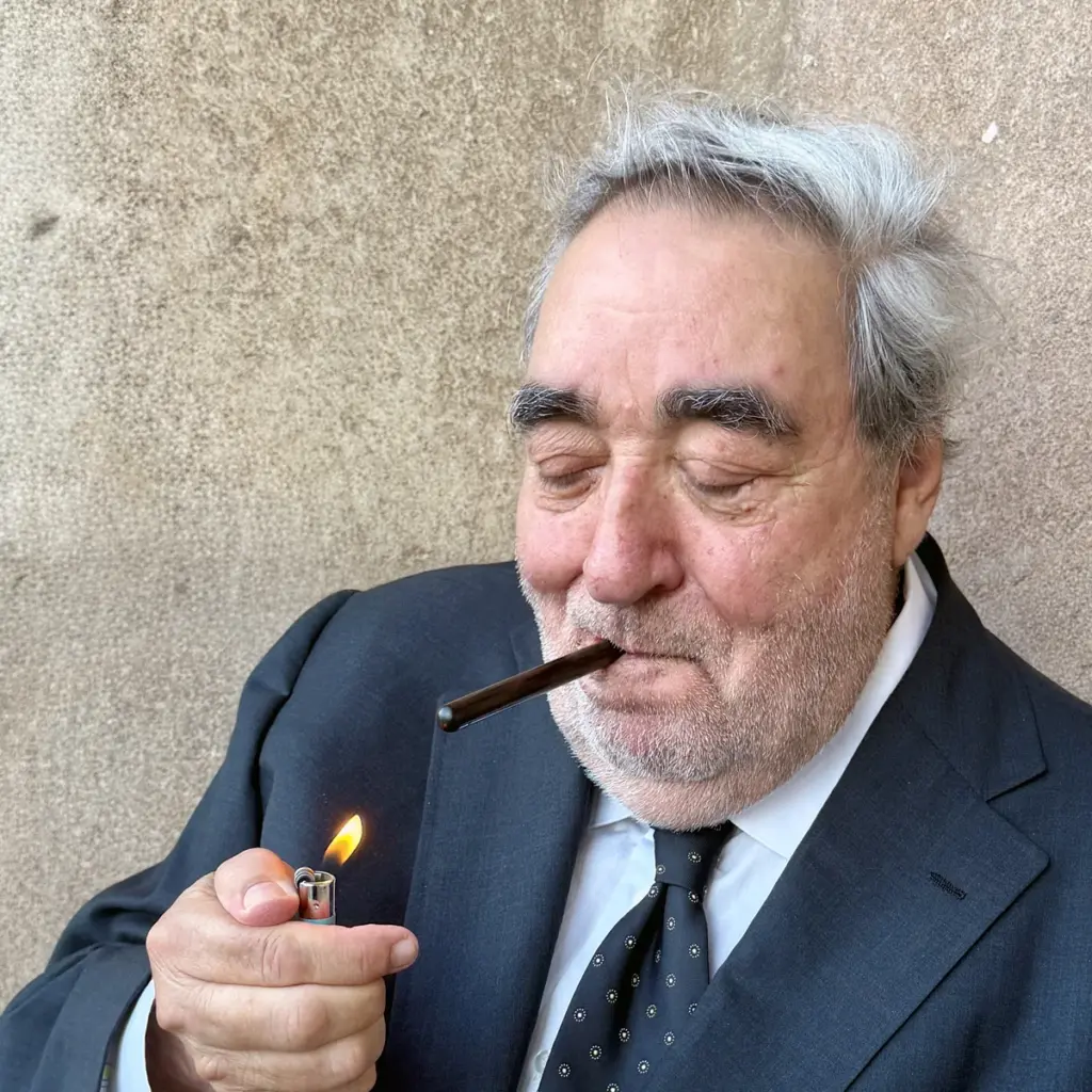 Eduardo Souto de Moura with a cigar, the inspiration for the Lebond Souto Moura Pen's tapered line