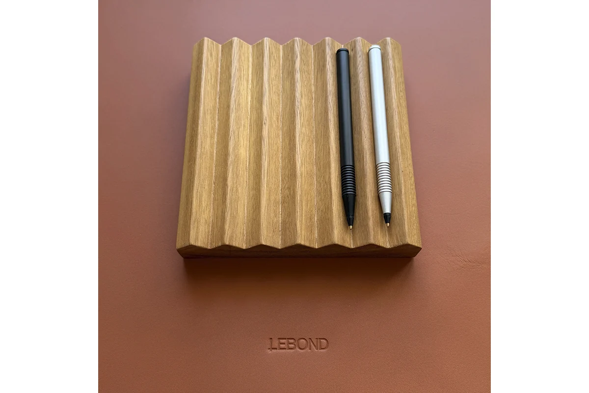 Lebond wooden pen stand on leather