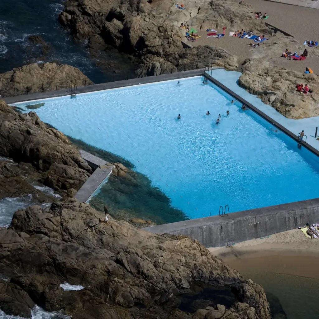 Leça swimming pools by Álvaro Siza, Lebond journal